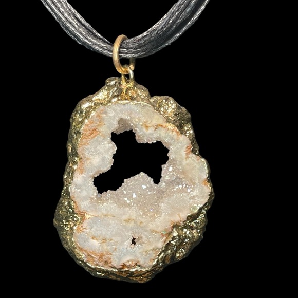 Quartz Geode Stone Pendant Necklace Gold Tone Black Corded Necklace - Picture 4 of 13